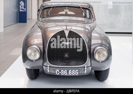 Auto d'epoca nel museo SKODA Auto Foto Stock