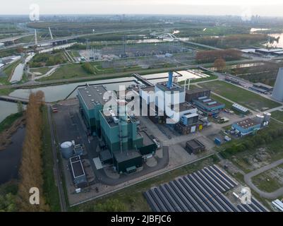 Stazione di generazione di elettricità infrastruttura di cogenerazione centrale elettrica centrale elettrica per generare elettricità e calore per le famiglie in Diemen Foto Stock