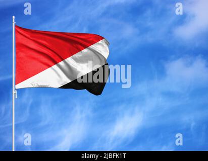 Bandiera nazionale di Sealand, Principato di su un flagpole Foto Stock