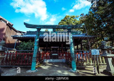Tempio di Itsukushima e per le strade circostanti Foto Stock