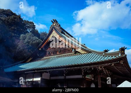 Tempio di Itsukushima e per le strade circostanti Foto Stock
