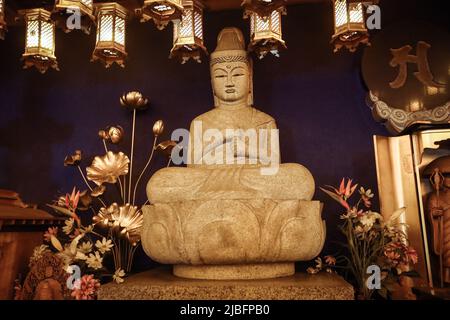 Tempio di Itsukushima e per le strade circostanti Foto Stock