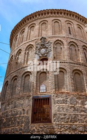 Chiesa di San Vicente, vista da via Alfilleteros. Toledo centro, Castilla la Mancha, Spagna. Foto Stock