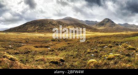 Panorama montano nelle Highlands scozzesi, Regno Unito Foto Stock