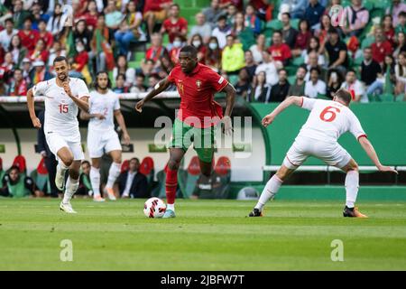 Lisbona, Portogallo. 05th giugno 2022. William Carvalho del Portogallo (C) in azione durante la partita della UEFA Nations League tra Portogallo e Svizzera allo stadio Alvalade. Punteggio finale; Portogallo 4:0 Svizzera. Credit: SOPA Images Limited/Alamy Live News Foto Stock