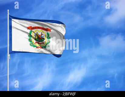 Bandiera nazionale dello Stato della Virginia Occidentale su un flagpole Foto Stock