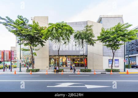 Una struttura di strip Mall presso lo sviluppo di Bonifacio Global City a Taguig City, Filippine Foto Stock
