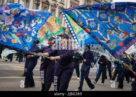 Londra, Regno Unito. 5th giugno 2022. Un Pageant del Platinum Jubilee di 7 mila persone fu tenuto nel centro di Londra per segnare i 70 anni di sua Maestà sul trono. La colorata sfilata si snoda lungo Whitehall, The Mall e oltre Buckingham Palace ed è stata descritta da molti come un evento unico nella vita. Credit: Kiki Streitberger / Alamy Live News Foto Stock