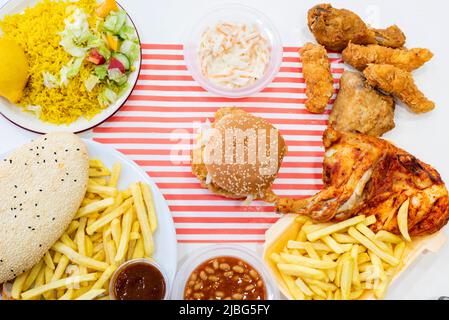 Yorkshire, Regno Unito – 18 marzo 2019: SFC, pollo peri, hamburger di pollo e fast food di pollo come piace a te da Dixy Chicken, Doncaster Foto Stock