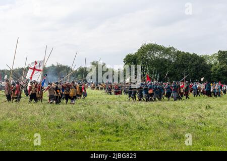 Il Sealed Knot eseguì una rievocazione della guerra civile inglese dell'assedio di Basing House per il Giubileo del platino della Regina, 2022 giugno, Hampshire, Regno Unito Foto Stock