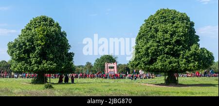 Il Sealed Knot eseguì una rievocazione della guerra civile inglese dell'assedio di Basing House per il Giubileo del platino della Regina, 2022 giugno, Hampshire, Regno Unito Foto Stock