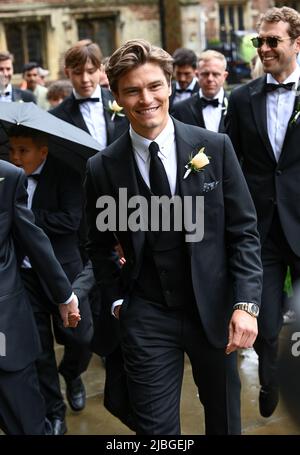 Giugno 6th, 2022. Ely, Regno Unito. Pixie Lott e Oliver Cheshire partecipano al loro matrimonio alla Cattedrale di Ely, Cambridgeshire, Londra. Credit: Doug Peters/EMPICS/Alamy Live News Foto Stock