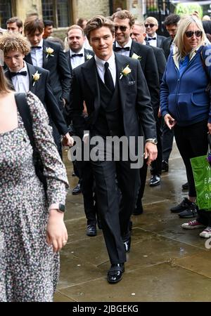 Giugno 6th, 2022. Ely, Regno Unito. Pixie Lott e Oliver Cheshire partecipano al loro matrimonio alla Cattedrale di Ely, Cambridgeshire, Londra. Credit: Doug Peters/EMPICS/Alamy Live News Foto Stock