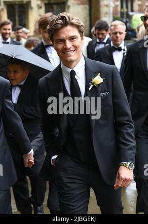 Giugno 6th, 2022. Ely, Regno Unito. Pixie Lott e Oliver Cheshire partecipano al loro matrimonio alla Cattedrale di Ely, Cambridgeshire, Londra. Credit: Doug Peters/EMPICS/Alamy Live News Foto Stock