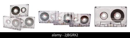 Raccolta di audiocassette isolata su sfondo bianco. Vista laterale. Foto Stock