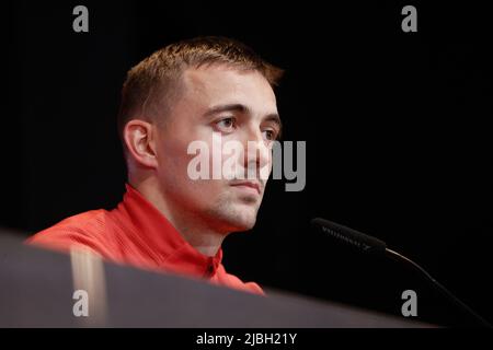 Timothy Castagne in Belgio è stato raffigurato durante una conferenza stampa della nazionale belga, i Diavoli rossi, lunedì 06 giugno 2022 a Tubize, durante i preparativi per le prossime partite della UEFA Nations League. BELGA FOTO BRUNO FAHY Foto Stock