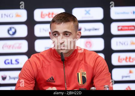 Timothy Castagne in Belgio è stato raffigurato durante una conferenza stampa della nazionale belga, i Diavoli rossi, lunedì 06 giugno 2022 a Tubize, durante i preparativi per le prossime partite della UEFA Nations League. BELGA FOTO BRUNO FAHY Foto Stock