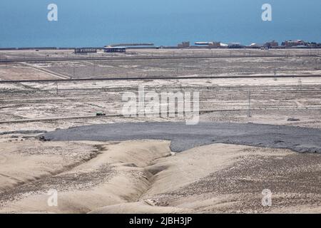 Una violenta eruzione di un vulcano di fango. Primorsk. Azerbaigian. Foto Stock