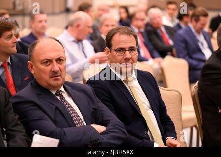 Il vicepresidente vallone Willy Borsus e il ministro federale David Clarinval hanno illustrato durante una sessione informale durante la Missione economica belga negli Stati Uniti d'America, domenica 05 giugno 2022 ad Atlanta. Dal 4th al 12th giugno una delegazione con la Principessa e vari Ministri visiterà Atlanta, New York e Boston. BELGA PHOTO LAURIE DIEFFEMBACQ Foto Stock