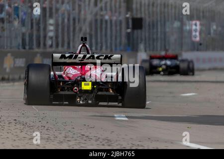 Detroit, MICHIGAN, Stati Uniti. 5th giugno 2022. CHRISTIAN LUNDGAARD (30) (R) di Hedensted, Danimarca, corre attraverso le curve durante il Gran Premio Chevrolet Detroit al Belle Isle Park di Detroit MI. (Credit Image: © Walter G. Arce Sr./ZUMA Press Wire) Foto Stock