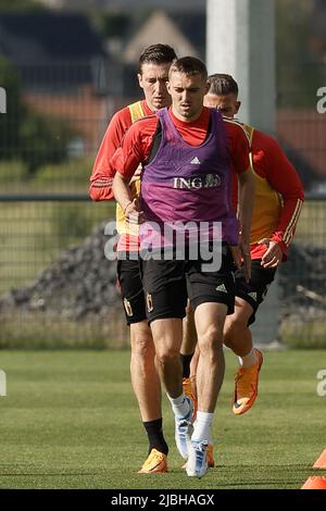 Timothy Castagne in Belgio è stato raffigurato durante una sessione di allenamento della nazionale belga, i Red Devils, lunedì 06 giugno 2022 a Tubize, durante i preparativi per le prossime partite della UEFA Nations League. BELGA FOTO BRUNO FAHY Foto Stock