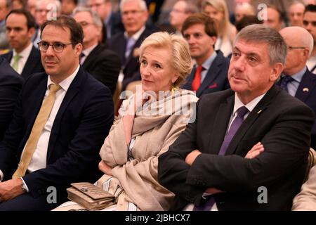 Il Ministro federale David Clarinval, la Principessa Astrid del Belgio e il Presidente del Ministro fiammingo Jan Jambon hanno illustrato nel corso di una sessione informale durante la Missione economica belga negli Stati Uniti d'America, domenica 05 giugno 2022 ad Atlanta. Dal 4th al 12th giugno una delegazione con la Principessa e vari Ministri visiterà Atlanta, New York e Boston. BELGA PHOTO LAURIE DIEFFEMBACQ Foto Stock