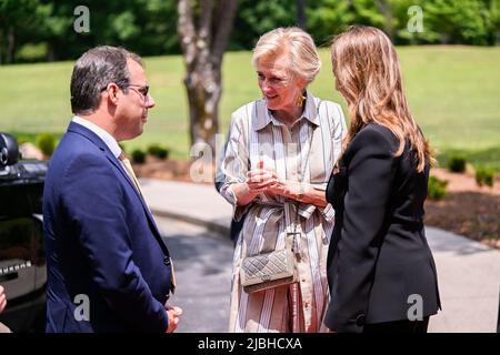 Il Ministro federale David Clarinval, la Principessa Astrid del Belgio e il CEO di Solvay Ilham Kadri hanno illustrato la sua foto durante una visita al nuovo laboratorio di sviluppo delle applicazioni di Solvay ad Alpharetta, USA, durante una Missione economica belga negli Stati Uniti d'America, domenica 05 giugno 2022 ad Atlanta. Dal 4th al 12th giugno una delegazione con la Principessa e vari Ministri visiterà Atlanta, New York e Boston. BELGA PHOTO LAURIE DIEFFEMBACQ Foto Stock