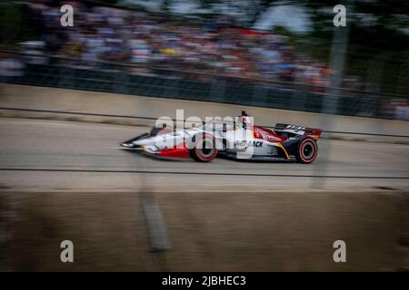 Detroit, MICHIGAN, Stati Uniti. 5th giugno 2022. CHRISTIAN LUNDGAARD (30) (R) di Hedensted, Danimarca, corre attraverso le curve durante il Gran Premio Chevrolet Detroit al Belle Isle Park di Detroit MI. (Credit Image: © Walter G. Arce Sr./ZUMA Press Wire) Foto Stock