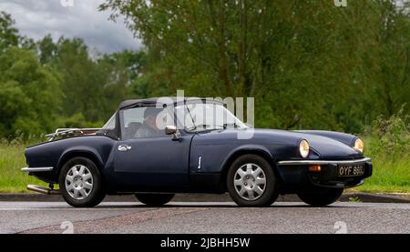 1972 Triumph Spitfire guida sotto la pioggia Foto Stock
