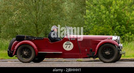 1937 Alvis che guida sotto la pioggia Foto Stock