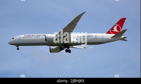 Turkish Airlines Boeing 787 Dreamliner si prepara all'atterraggio all'aeroporto internazionale o'Hare di Chicago Foto Stock