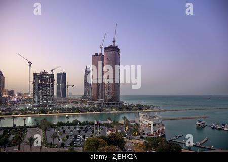 Si tratta di una vista del porto turistico nel quartiere di Lusail, un ricco e di alta classe quartiere di Doha, Qatar, Asia. Foto Stock