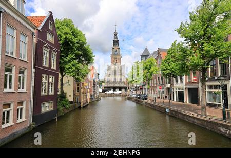 Il paesaggio urbano di Alkmaar con piazza Waagplein. Paesi Bassi, Europa. Foto Stock