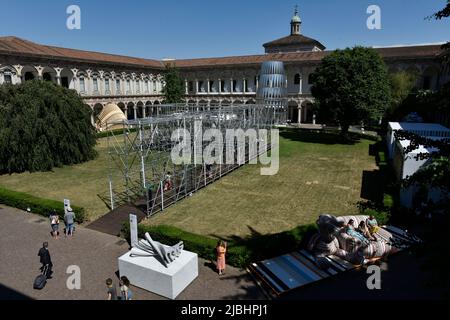 Milano, Lombardia, Italia. 6th giugno 2022. Vista generale degli impianti che fanno parte del Fuorisalone in vista della Milan Design Week 2022.quest'anno 1041 marchi partecipano a questo evento che inizia da martedì 7th fino al 12th giugno. (Credit Image: © Ervin Shulku/ZUMA Press Wire) Foto Stock