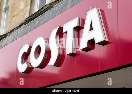 Warminster, Wiltshire, Regno Unito - Ottobre 12 2014: A Costa Coffee Storefront Sign in Warminster, Wiltshire, Inghilterra, Regno Unito Foto Stock