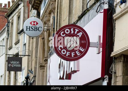 Warminster, Wiltshire, Regno Unito - Ottobre 12 2014: A Costa Coffee Storefront Sign in Warminster, Wiltshire, Inghilterra, Regno Unito Foto Stock