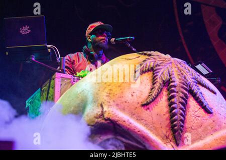 Moline, Stati Uniti. 05th giugno 2022. DJ Muggs of Cypress Hill durante Knotfest Roadshow il 5 giugno 2022, al Taxslayer Center di Moline, Illinois (Photo by Daniel DeSlover/Sipa USA) Credit: Sipa USA/Alamy Live News Foto Stock