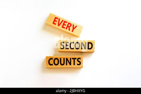 Ogni secondo conta il simbolo. Parole concettuali ogni secondo conta su blocchi di legno su uno sfondo bianco bello tabella. Business, motivazionale e. Foto Stock