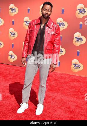 SANTA MONICA, CA - 05 GIUGNO: Jay Ellis partecipa ai MTV Movie & TV Awards 2022 al Barker Hangar il 05 giugno 2022 a Santa Monica, California. Foto Stock