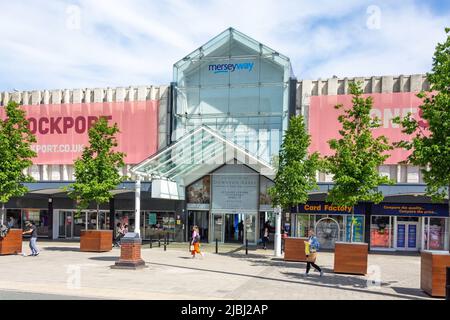 Ingresso al centro commerciale Merseyway, Mersey Square, Stockport, Greater Manchester, Inghilterra, Regno Unito Foto Stock