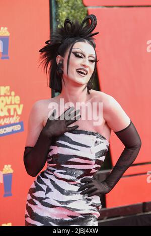 Gottmik partecipa ai 2022 MTV FILM & TV AWARDS: UNSCRIPTED al Barker Hangar il 2 giugno 2022 a Santa Monica, California. Foto: Crash/imageSPACE Foto Stock