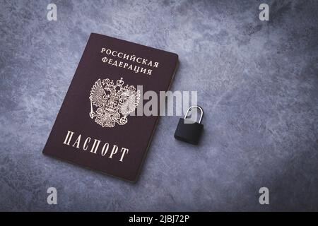 Divieto per i cittadini russi. Passaporto bloccato. Bordi chiusi. Foto Stock