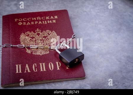 Divieto per i cittadini russi. Passaporto bloccato. Bordi chiusi. Foto Stock