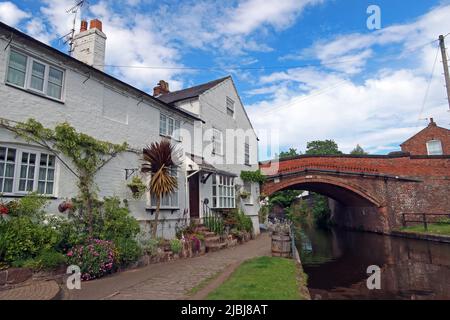 Bridgewater House & Canal, ponte, Lymm Village Center, Warrington, Cheshire, INGHILTERRA, REGNO UNITO, WA13 0HU Foto Stock