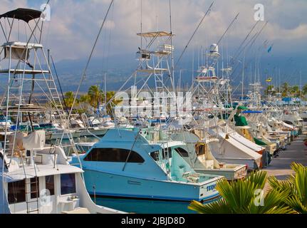 Barche da pesca noleggiate presso Honokohau Marina e il piccolo porto di barche, Kailua-Kona, Hawaii, USA Foto Stock