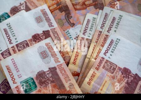 Banconote in rubli sparse, vista dal primo piano Foto Stock