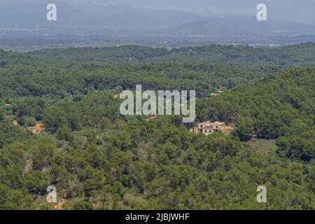 Fine settimana case ai piedi della Sierra de Galdent, Llucmajor, Maiorca, Isole Baleari, Spagna Foto Stock