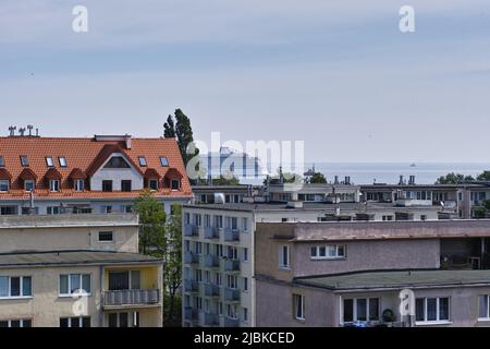 Al mattino. L'ingresso della nave al porto. Gdansk Brzezno, Mar Baltico. Golfo di Danzica, Polonia. Foto Stock