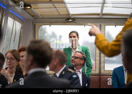 2022-06-07 10:36:15 la Principessa svedese Vittoria durante una crociera attraverso Amsterdam, Paesi Bassi, dove le sono stati dati i dettagli circa l'agenda di Amsterdam sostenibilità, la transizione energetica di Amsterdam e Paesi Bassi e ciò che la Svezia può imparare da questo, 7 giugno 2022. La visita di due giorni che la principessa corona ha pagato nei Paesi Bassi è stata dedicata alla sostenibilità, all'innovazione e alla parità di diritti. ANP JEROEN JUMELET olanda OUT - belgio OUT Foto Stock