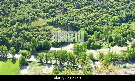 Noguera Pallaresa come passa attraverso Sort, Lleida, Catalogna, Spagna, Europa Foto Stock